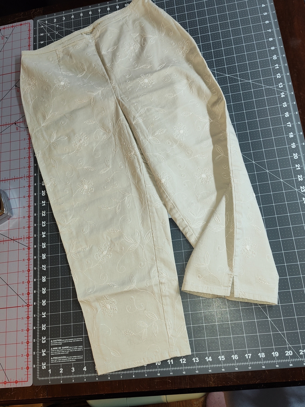 St. John's Bay Cream/Lt. Beige Embroidered Dress Cropped Pants